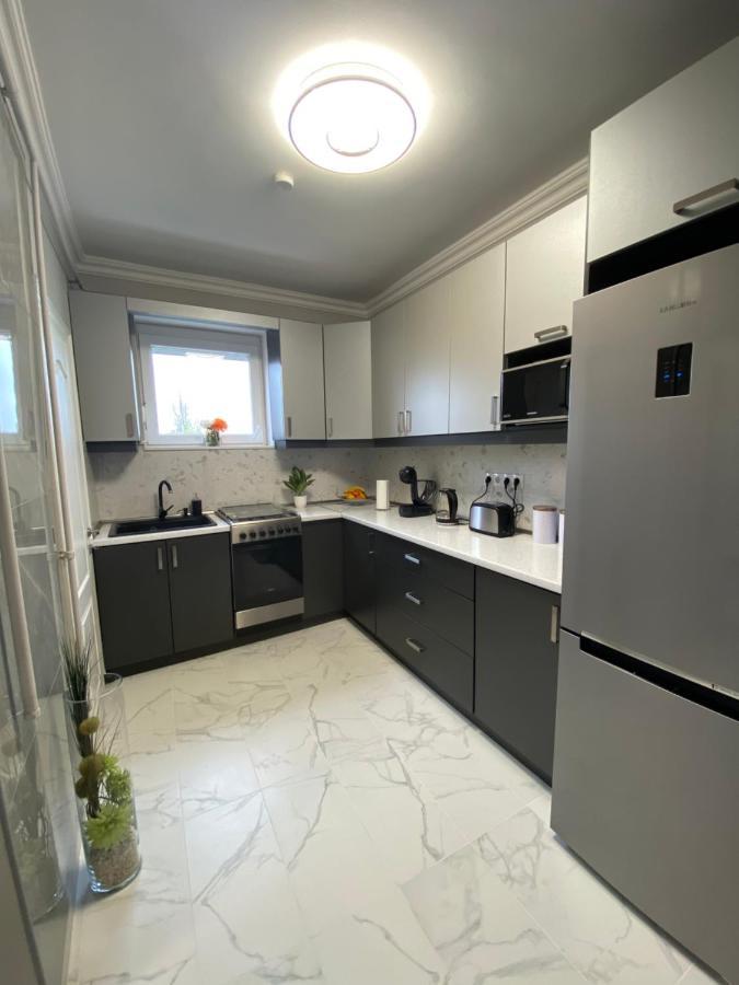 Oliaparman Appartement Eger Buitenkant foto