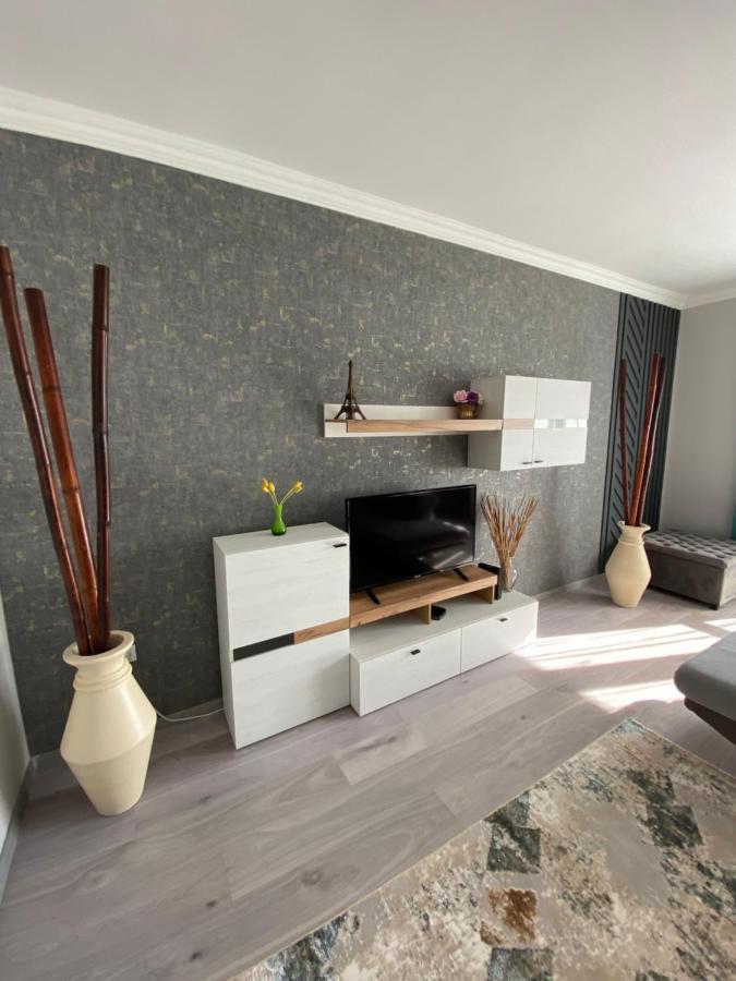 Oliaparman Appartement Eger Buitenkant foto